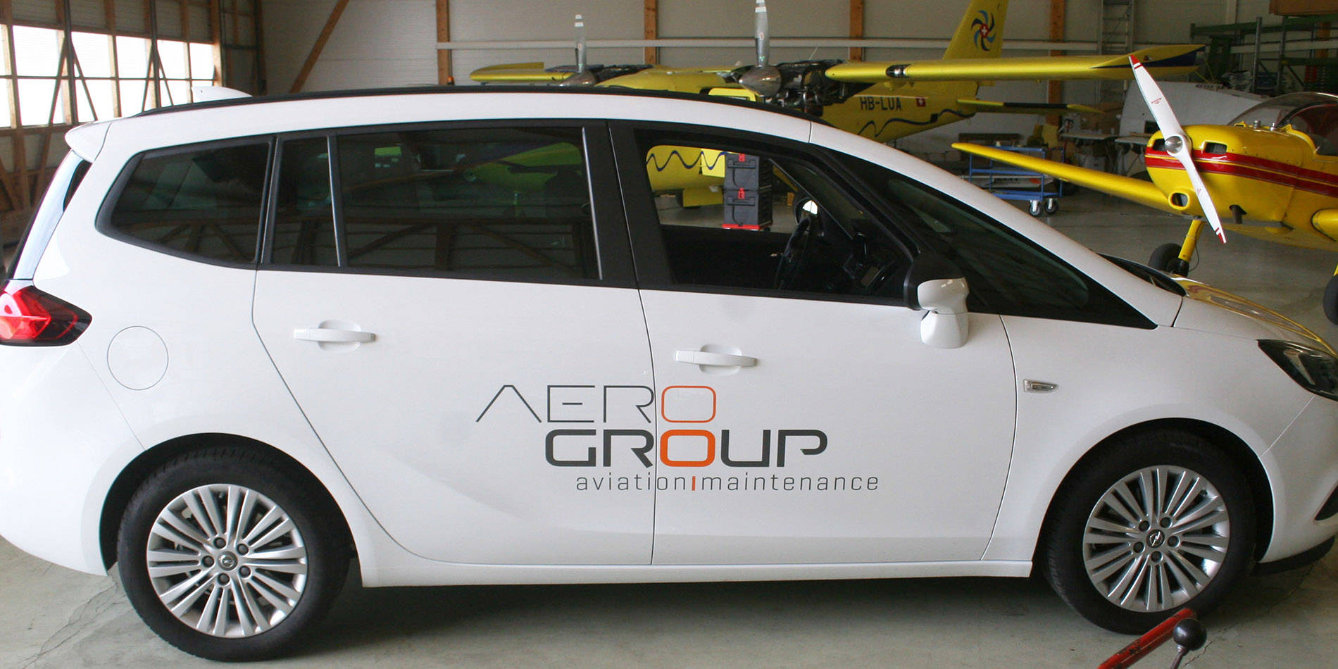 Aerogroup - Habillage sur voiture - B12communication, communication et graphisme
